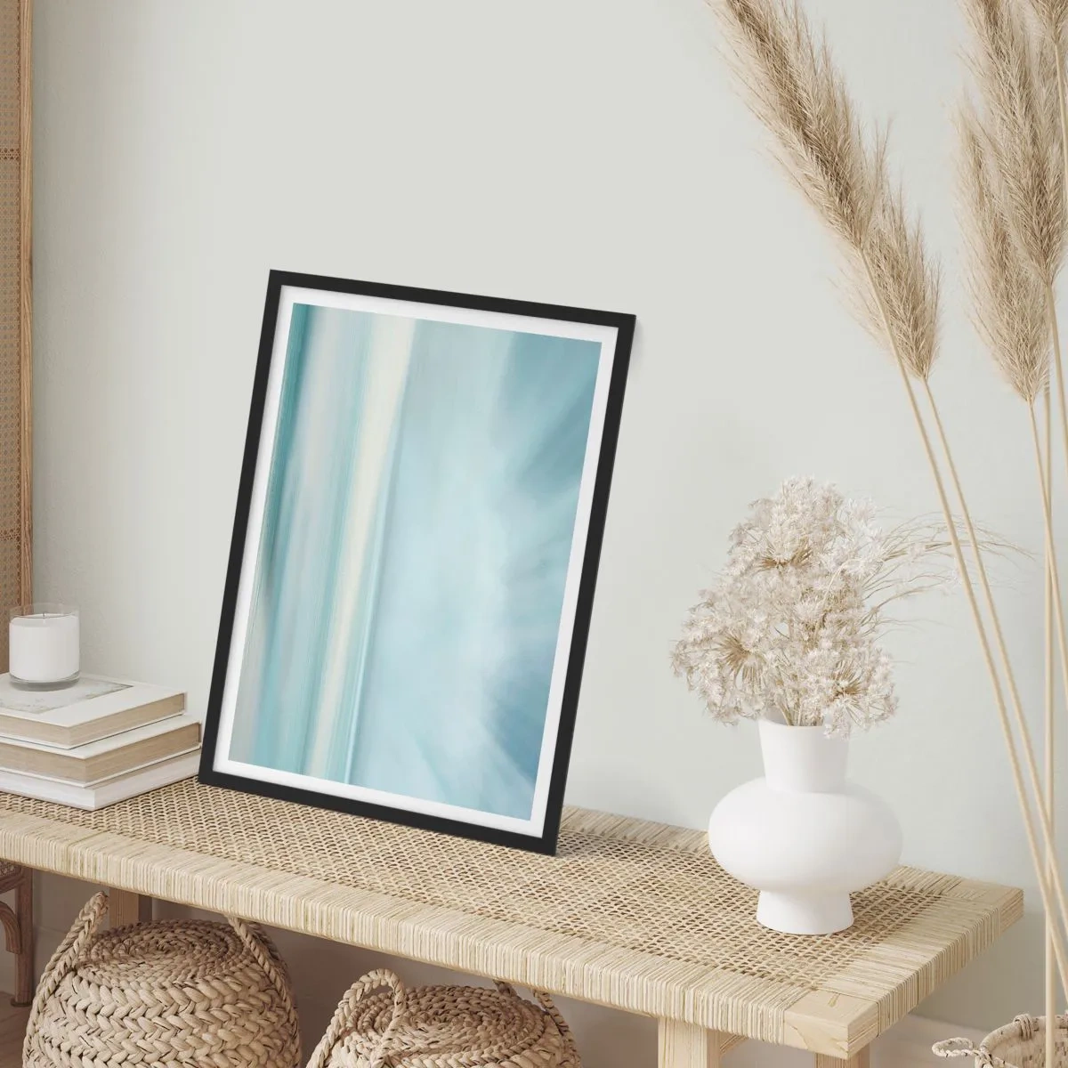 Poster in cornice nera - Sottile astrazione nelle tonalità del blu e del bianco - 50x70cm - Pace fino all'orizzonte - Decorazione murale moderna per soggiorno e camera da letto ARTTOR