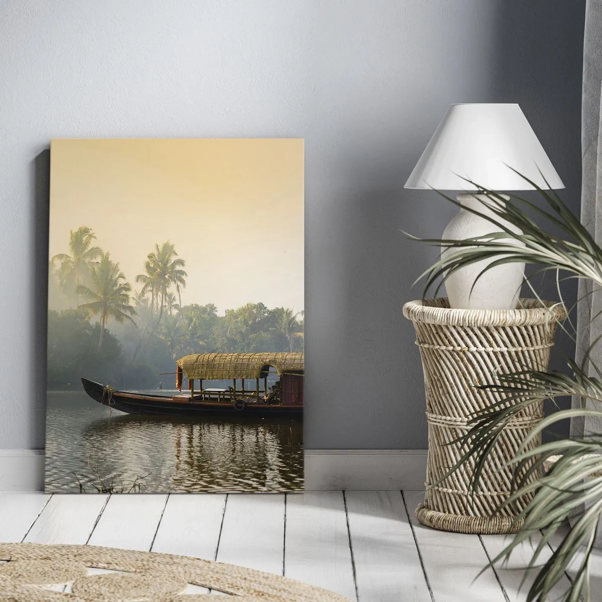 Quadro su tela - Stampe su Tela - Una barca tradizionale su un fiume calmo tra le palme - 50x70cm - Casa sul fiume - Decorazione murale moderna per soggiorno e camera da letto ARTTOR