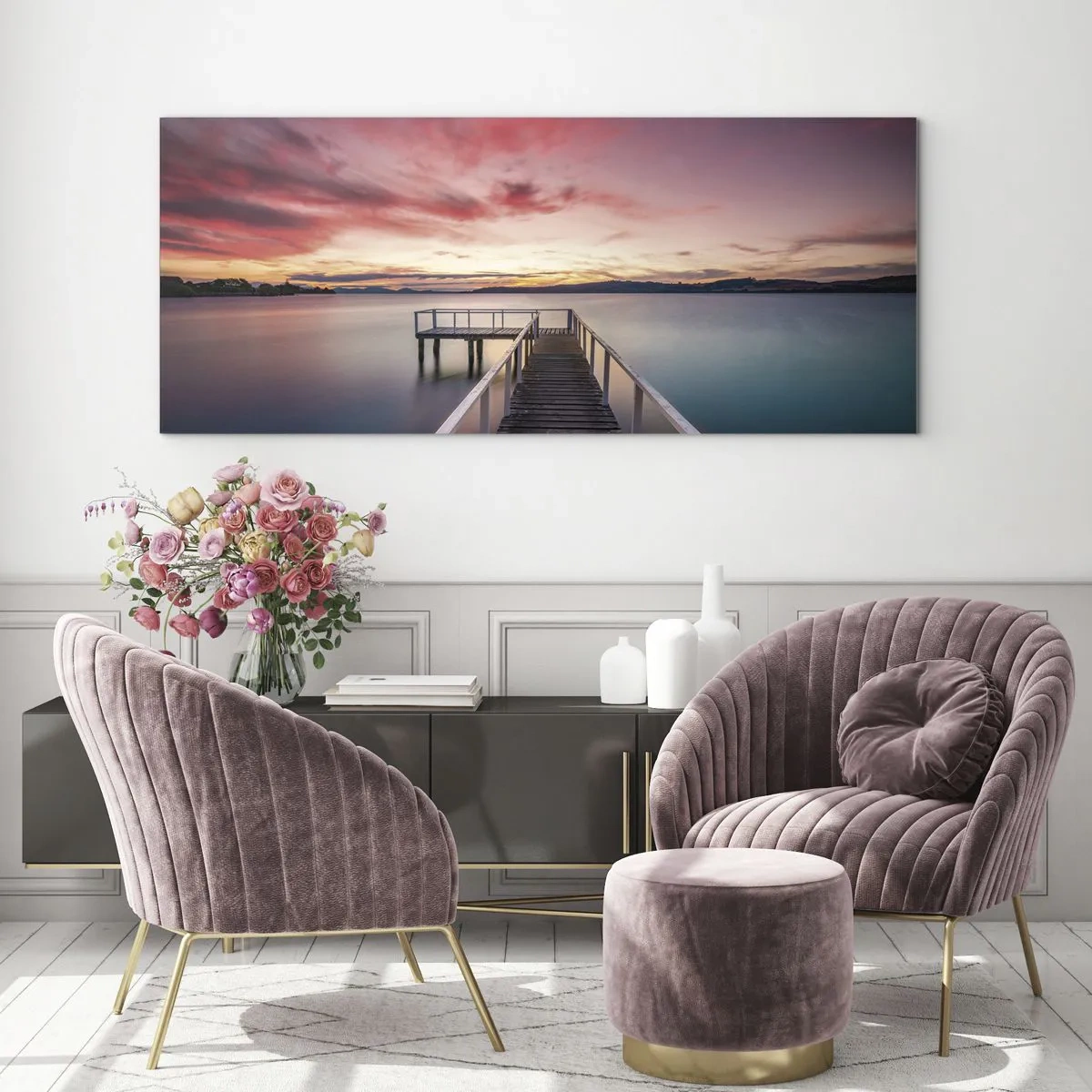 Quadro su vetro - Un molo che conduce a un lago tranquillo al tramonto - 120x50cm - La fiamma mite della sera - Decorazione murale moderna per soggiorno e camera da letto ARTTOR