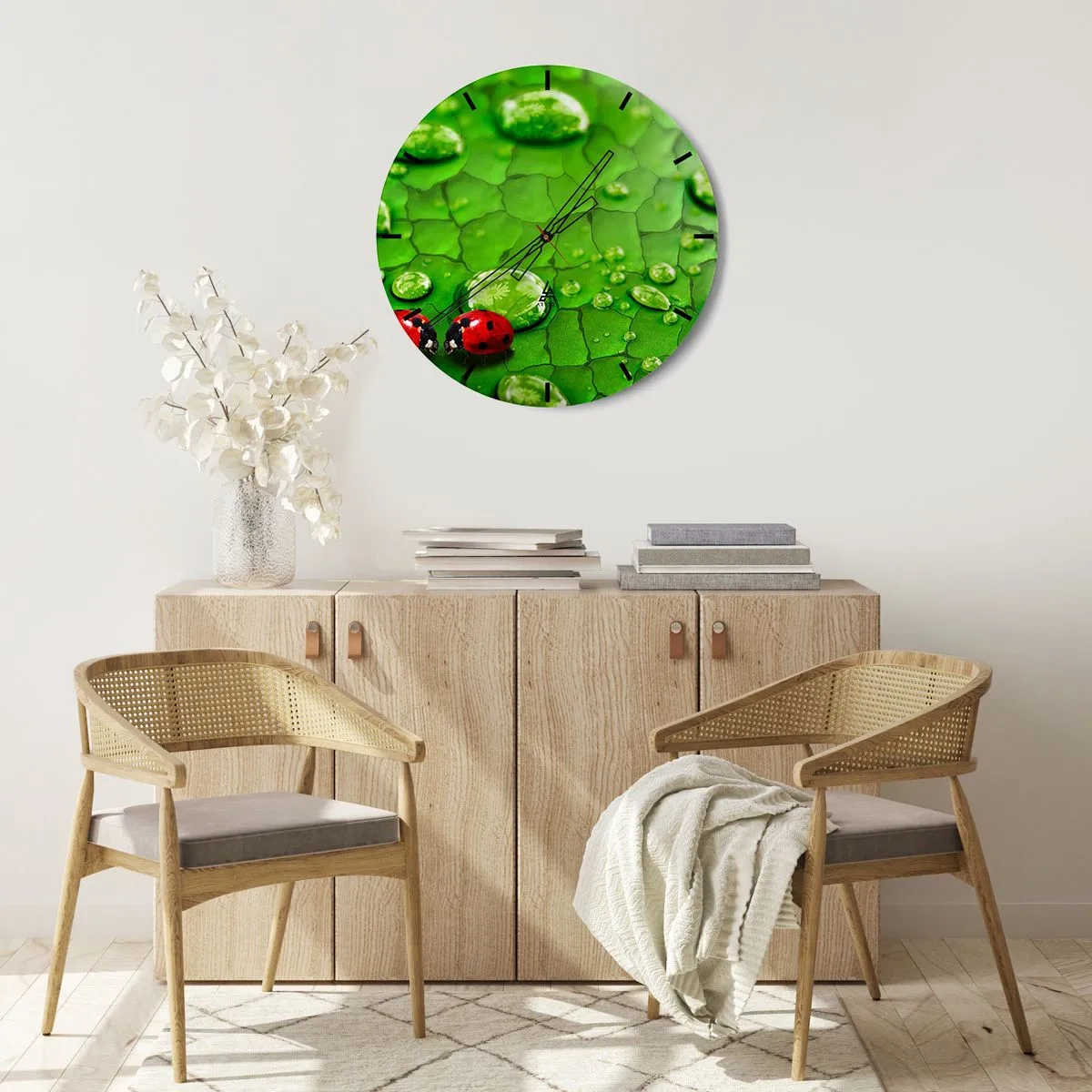 Orologio da parete - Orologio in Vetro - Coccinelle su una foglia con gocce d'acqua - 30x30cm - Incontro in verde - Decorazione murale moderna per soggiorno, cucina e camera da letto ARTTOR