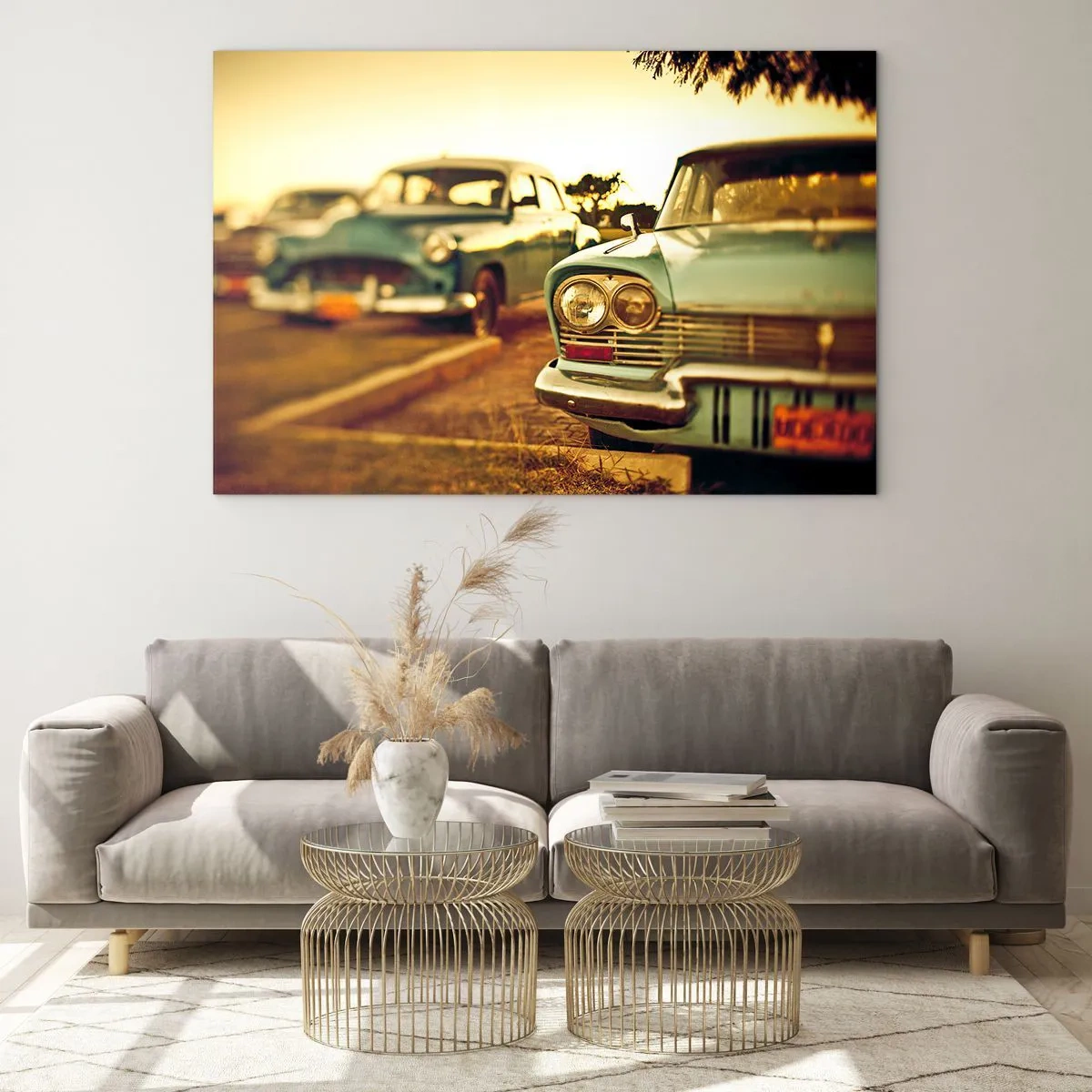Quadro su vetro - Auto retrò nella calda luce del tramonto - 70x50cm - Aspettiamo, vediamo - Decorazione murale moderna per soggiorno e camera da letto ARTTOR