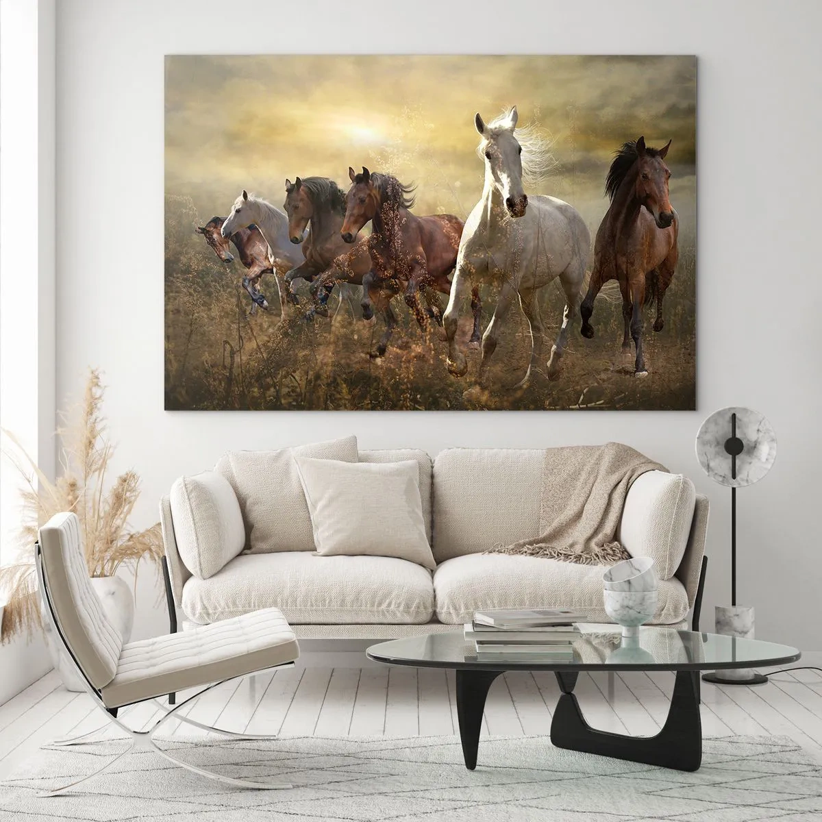 Quadro su vetro - Una mandria di cavalli al galoppo sotto i raggi del sole al tramonto - 100x70cm - Evviva la libertà! - Decorazione murale moderna per soggiorno e camera da letto ARTTOR