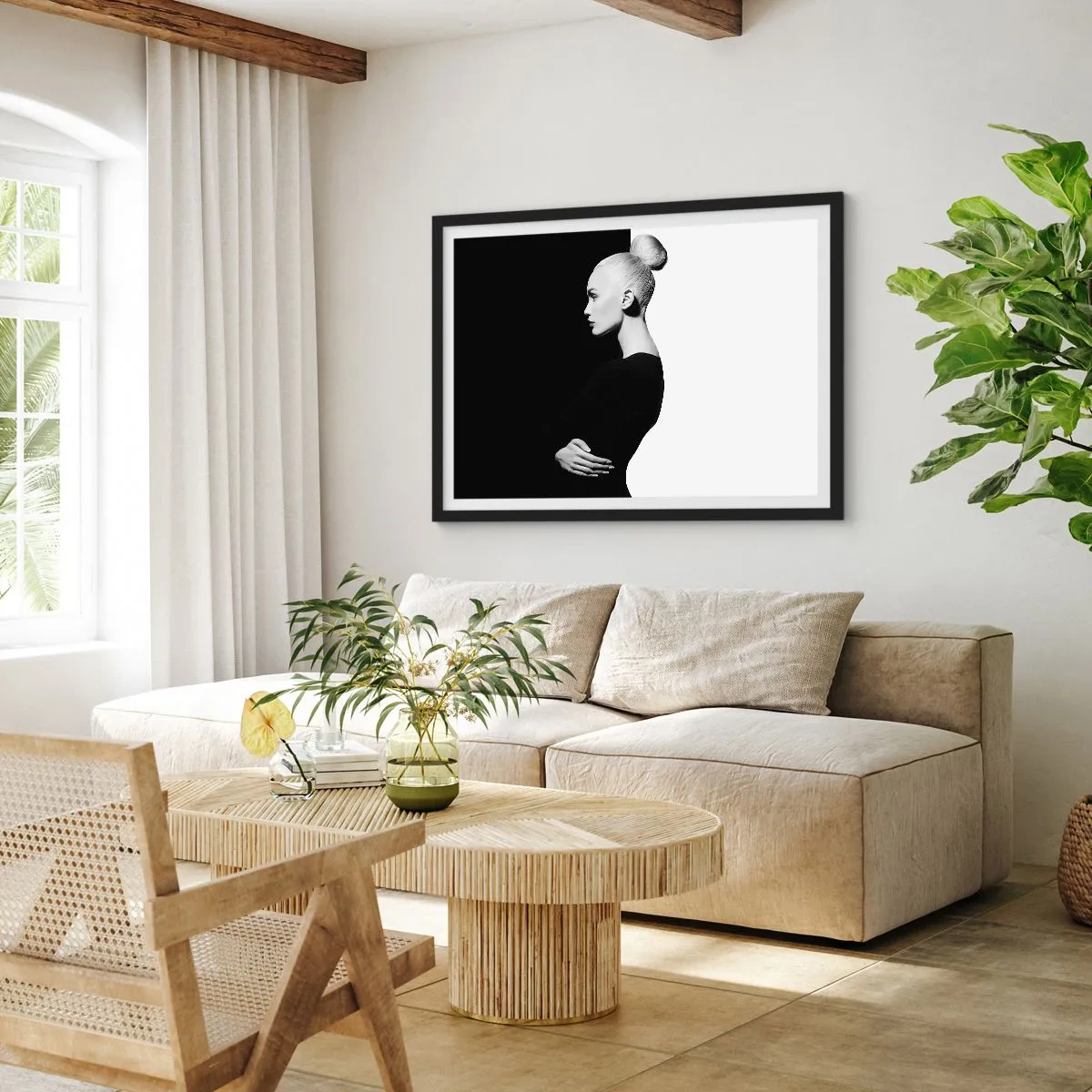 Poster in cornice nera - Ritratto elegante di una donna su sfondo bianco e nero - 70x50cm - Semplicemente donna - Decorazione murale moderna per soggiorno e camera da letto ARTTOR