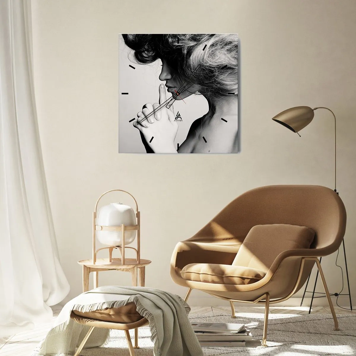 Orologio da parete - Orologio in Vetro - Ascoltando se stessa - 30x30 cm