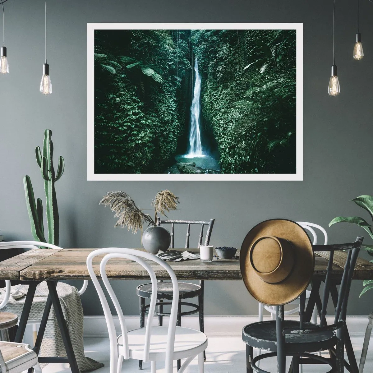Poster - Una cascata circondata da una fitta vegetazione tropicale - 100x70cm - Terme tropicali - Decorazione murale moderna per soggiorno e camera da letto ARTTOR