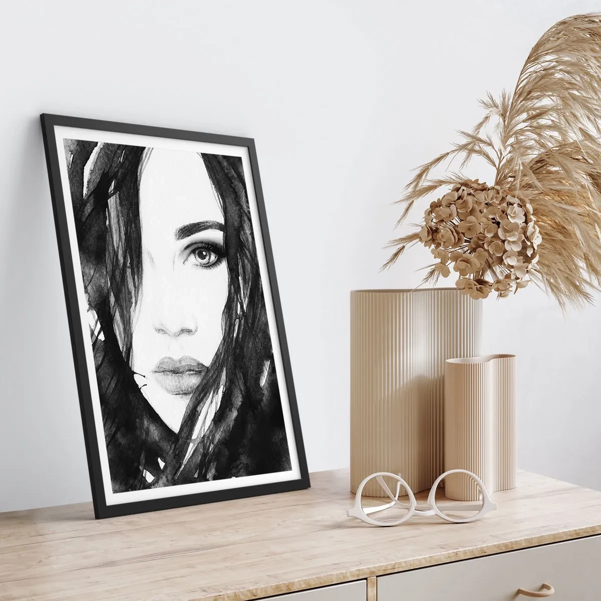 Poster in cornice nera - Acquerello in bianco e nero del volto di una donna - 50x70cm - Ritratto di donna in bianco e nero - Decorazione murale moderna per soggiorno e camera da letto ARTTOR