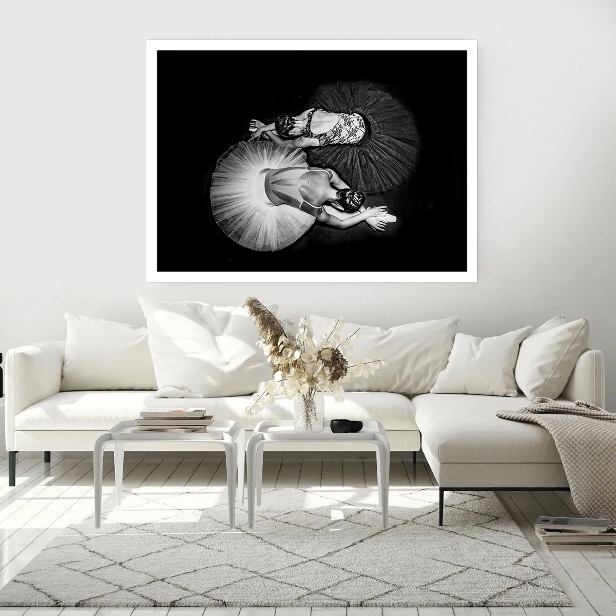 Poster - Un'immagine in bianco e nero di due ballerine in una posa dinamica. - 100x70cm - Yin e yang -  equilibrio ideale - Decorazione murale moderna per soggiorno e camera da letto ARTTOR