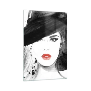 Quadro su vetro - Ritratto di una donna con un cappello e labbra rosse - 70x100cm - Donna in nero - Decorazione murale moderna per soggiorno e camera da letto ARTTOR
