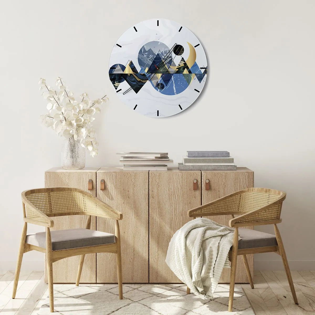 Orologio da parete - Orologio in Vetro - Paesaggio montuoso astratto con forme geometriche nelle tonalità del blu e dell'oro. - 30x30cm - Paesaggio geometrico - Decorazione murale moderna per soggiorno, cucina e camera da letto ARTTOR