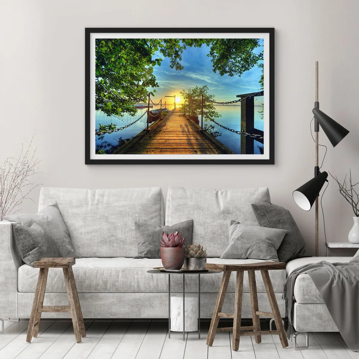 Poster in cornice nera - Un molo sul lago sotto i raggi del tramonto - 100x70cm - Tramonto sul lago - Decorazione murale moderna per soggiorno e camera da letto ARTTOR