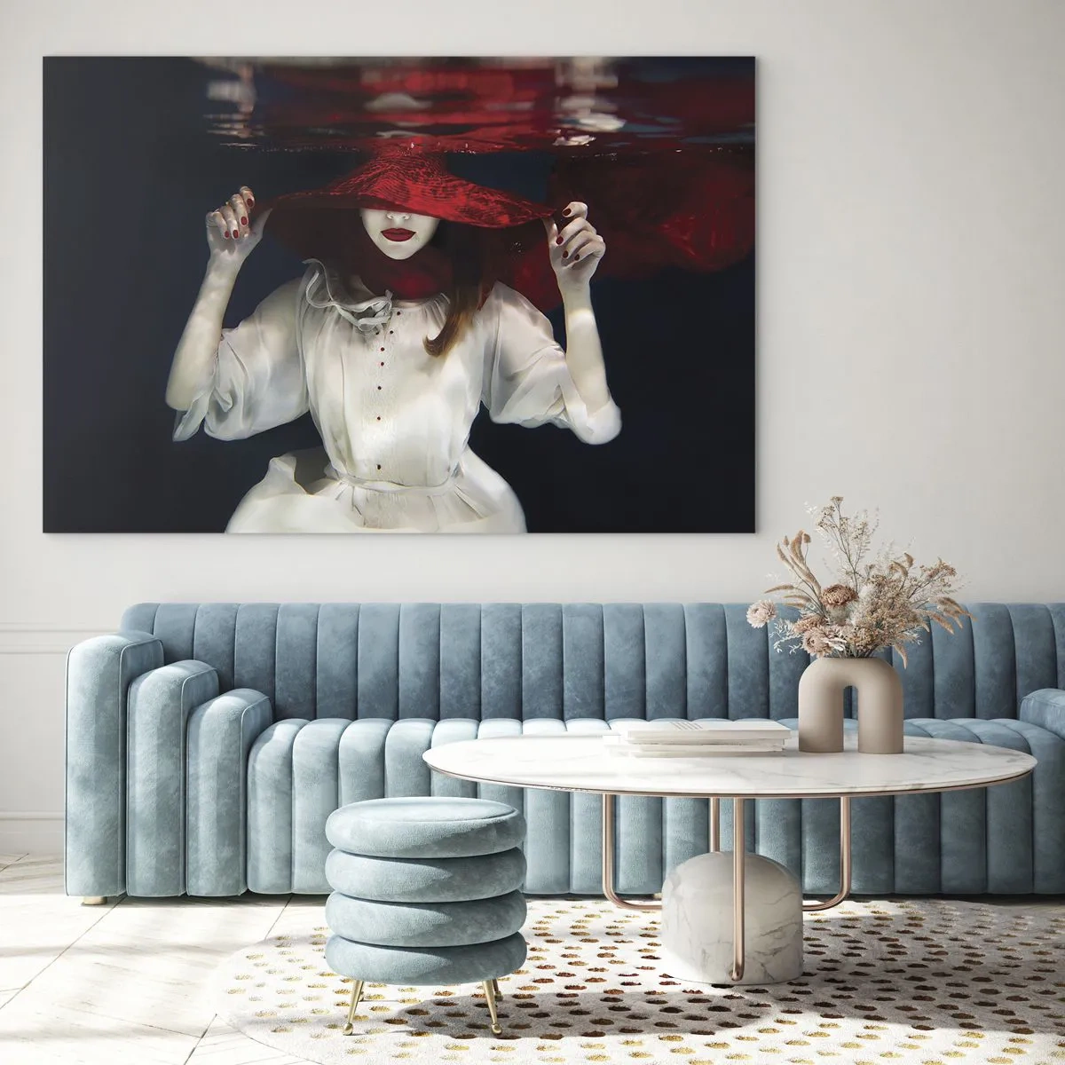 Quadro su vetro - Donna con cappello rosso sott'acqua - 120x80cm - Donnagatto - Decorazione murale moderna per soggiorno e camera da letto ARTTOR