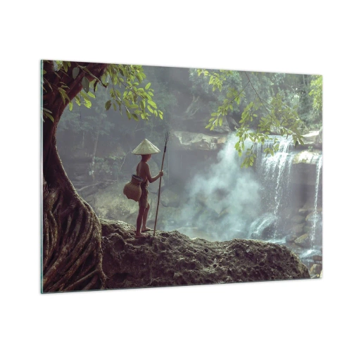 Quadro su vetro - Un ragazzo con una lancia vicino a una cascata nella foresta pluviale - 100x70cm - In armonia con la natura - Decorazione murale moderna per soggiorno e camera da letto ARTTOR