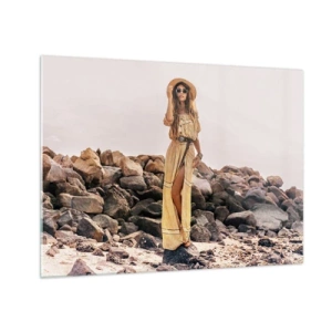 Quadro su vetro - Una donna con un abito in stile boho contro una costa rocciosa - 70x50cm - La magia delle pietre - Decorazione murale moderna per soggiorno e camera da letto ARTTOR