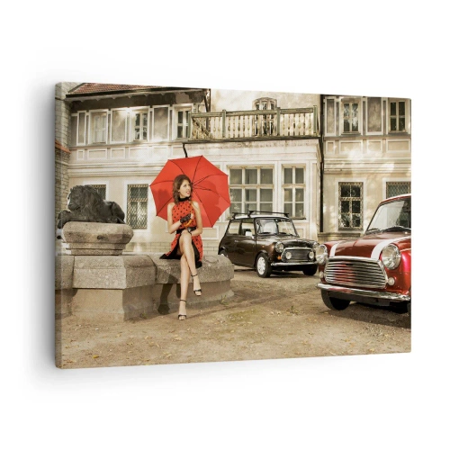 Quadro su tela - Stampe su Tela - Donna con un ombrello rosso vicino alle auto d'epoca - 70x50cm - Piccolo viaggio sentimentale - Decorazione murale moderna per soggiorno e camera da letto ARTTOR