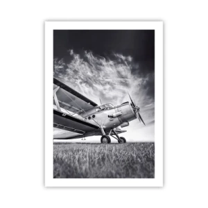 Poster - Un'immagine in bianco e nero di un aereo contro un cielo dinamico. - 50x70cm - Giramondo alato  - Decorazione murale moderna per soggiorno e camera da letto ARTTOR