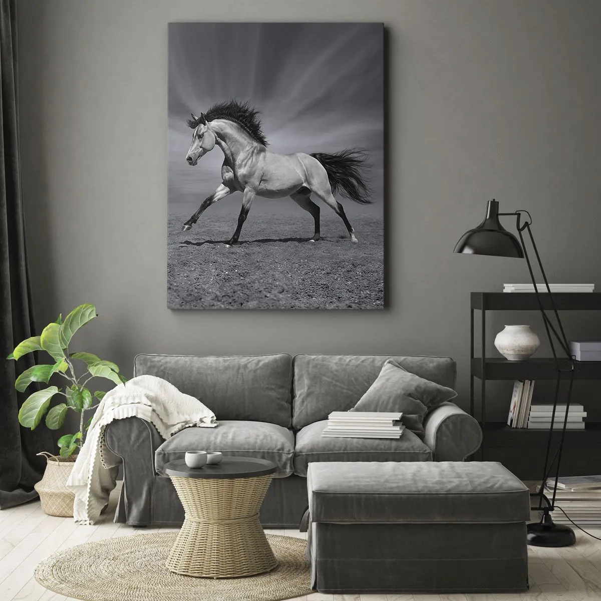Quadro su tela - Stampe su Tela - Un cavallo bianco e nero in una posa dinamica nel deserto. - 80x120cm - Nato per affascinare - Decorazione murale moderna per soggiorno e camera da letto ARTTOR
