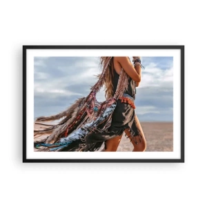 Poster in cornice nera - Una donna in stile boho con dettagli di piume e gioielli - 70x50cm - La donna dello sciamano - Decorazione murale moderna per soggiorno e camera da letto ARTTOR