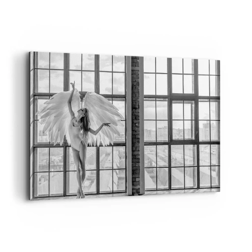 Quadro su tela - Stampe su Tela - Una donna con ali d'angelo sullo sfondo della finestra di un loft - 120x80cm - Città degli angeli? - Decorazione murale moderna per soggiorno e camera da letto ARTTOR