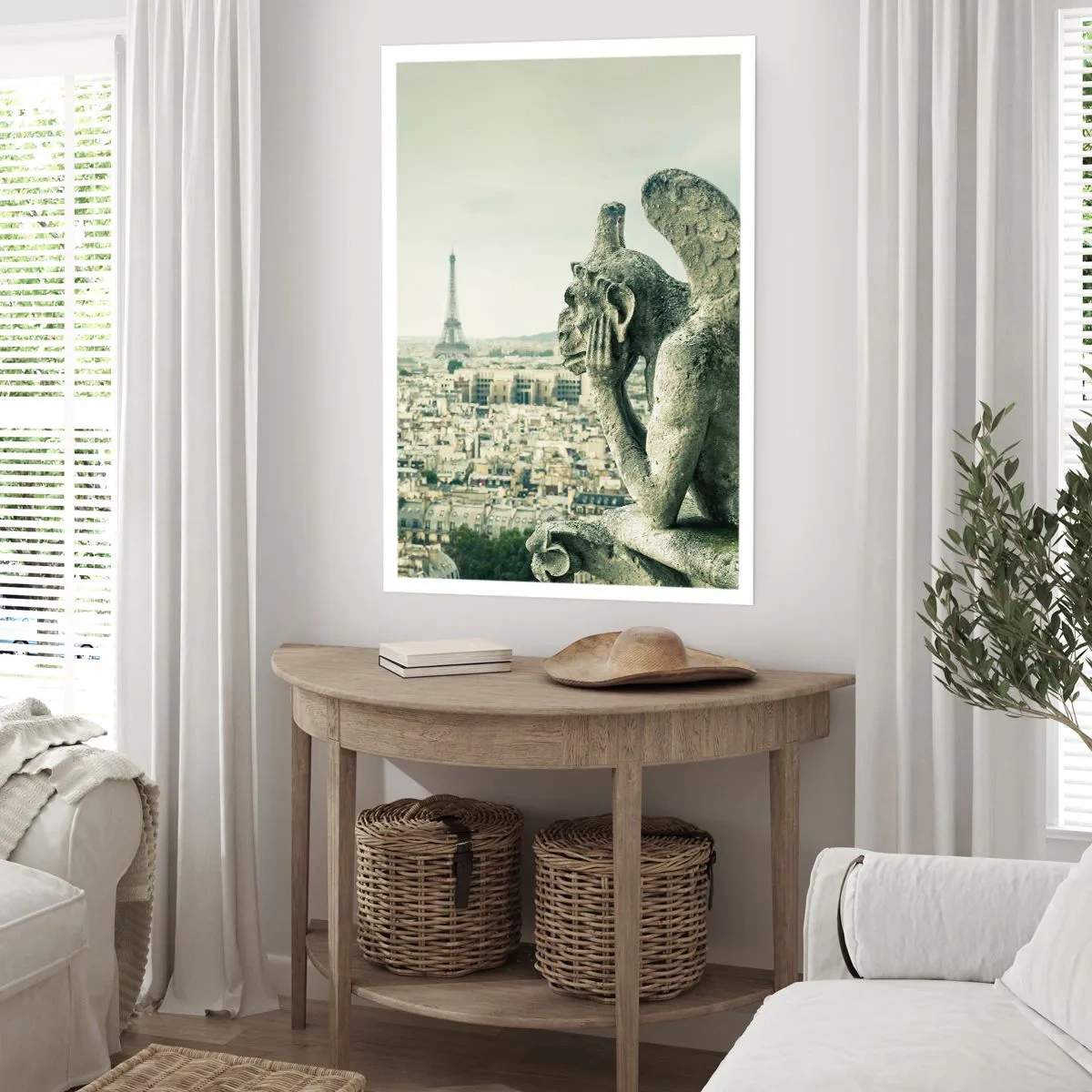Poster - Un gargoyle che domina la Torre Eiffel e lo skyline di Parigi - 50x70cm - Chiacchierate parigine - Decorazione murale moderna per soggiorno e camera da letto ARTTOR