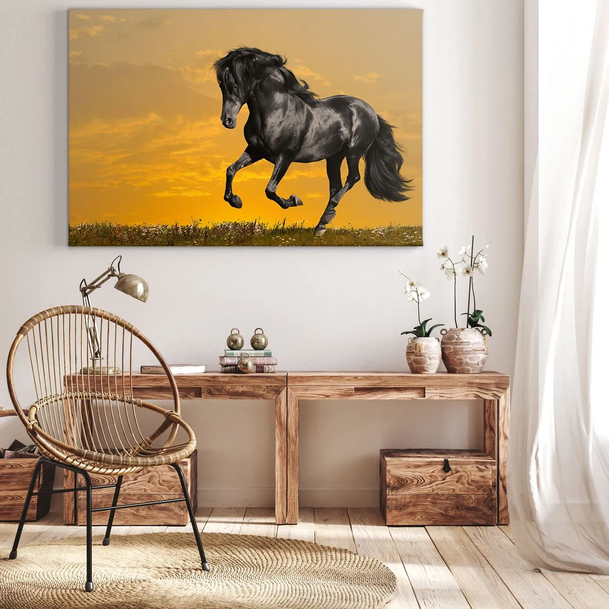 Quadro su tela - Stampe su Tela - Un cavallo nero galoppa sullo sfondo di un tramonto dorato. - 100x70cm - Bello, libero e selvaggio - Decorazione murale moderna per soggiorno e camera da letto ARTTOR