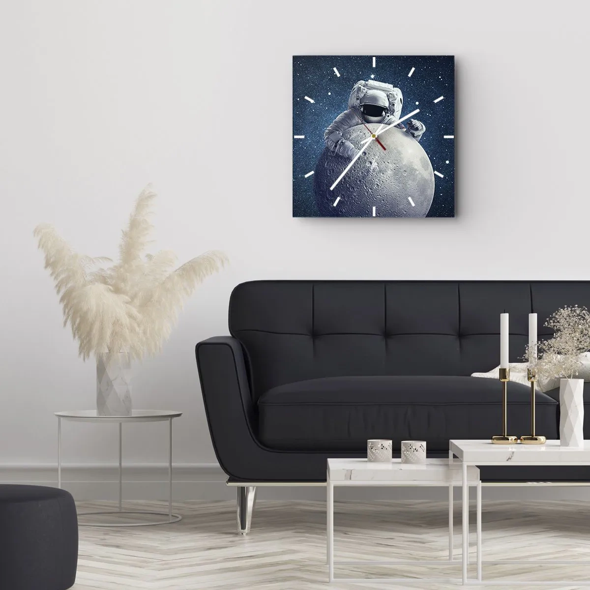 Orologio da parete - Orologio in Vetro - Astronauta che tiene la luna contro un cielo stellato - 30x30cm - Burlone spaziale - Decorazione murale moderna per soggiorno e camera da letto ARTTOR