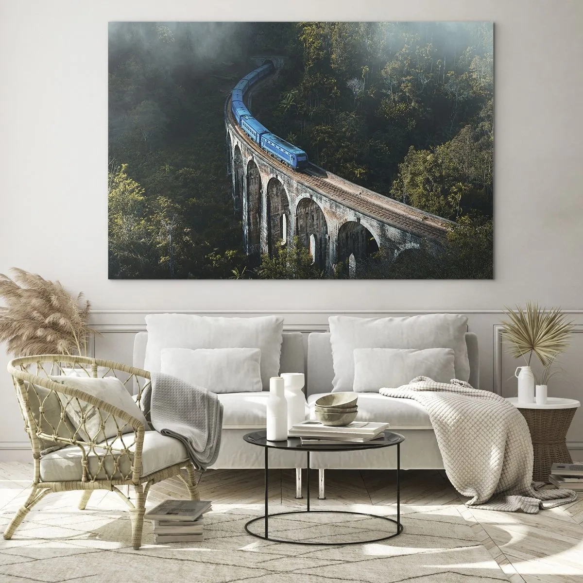 Quadro su vetro - Un treno blu che viaggia lungo un viadotto di pietra nella foresta - 70x50cm - Attrazione della natura - Decorazione murale moderna per soggiorno e camera da letto ARTTOR