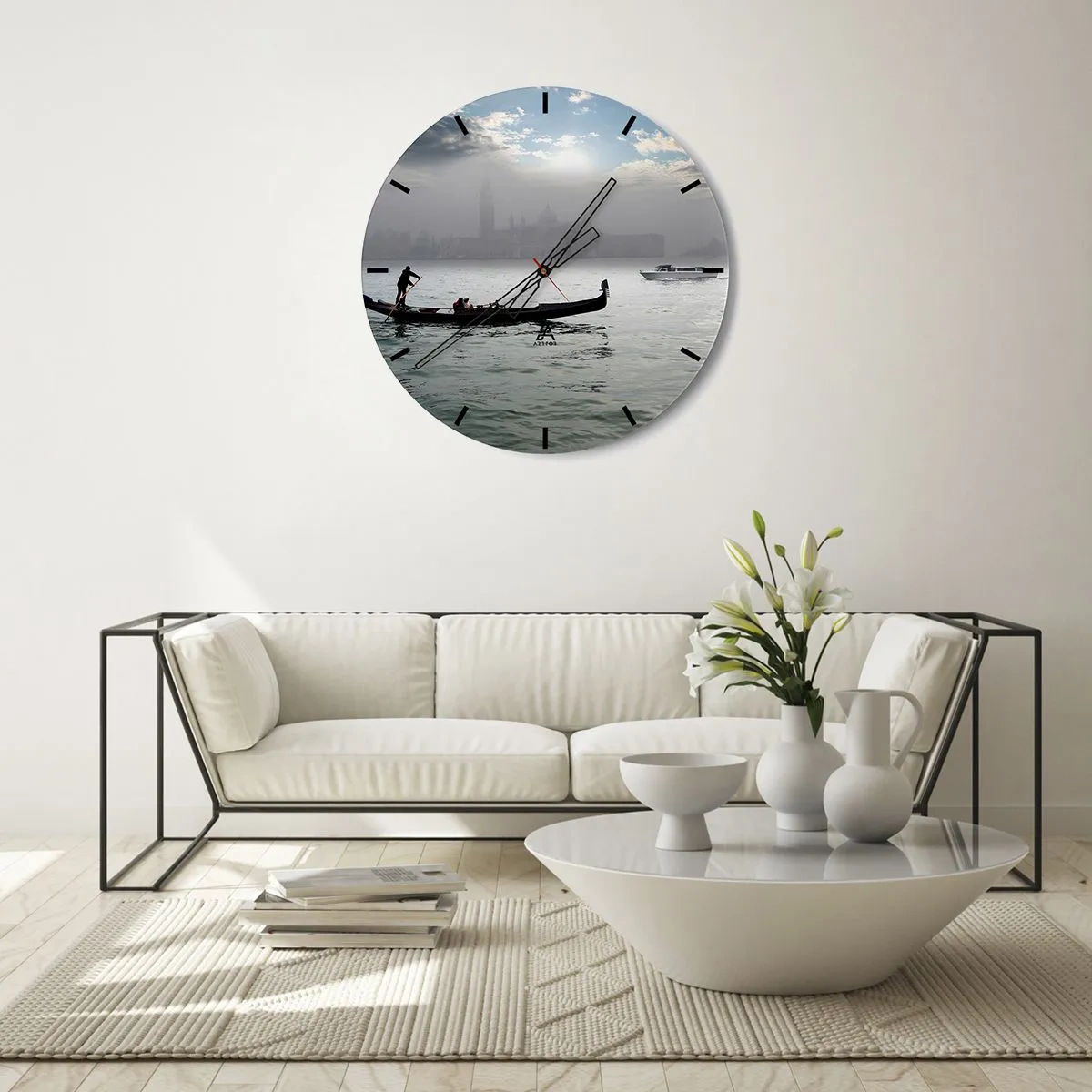 Orologio da parete - Orologio in Vetro - Una gondola su acque calme con un paesaggio nebbioso sullo sfondo - 30x30cm - Città magica di acqua e nebbia - Decorazione murale moderna per soggiorno, cucina e camera da letto ARTTOR