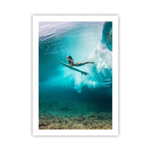 Poster - Un surfista sott'acqua in una scena dinamica con onde turchesi. - 50x70cm - Mondo subacqueo - Decorazione murale moderna per soggiorno e camera da letto ARTTOR