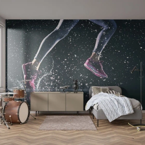 Fotomurali Premium Canvas - Uno scatto dinamico di una corsa sotto la pioggia su uno sfondo nero - 100x70cm - Quanta forza nelle gambe - Decorazione murale moderna per soggiorno e camera da letto ARTTOR