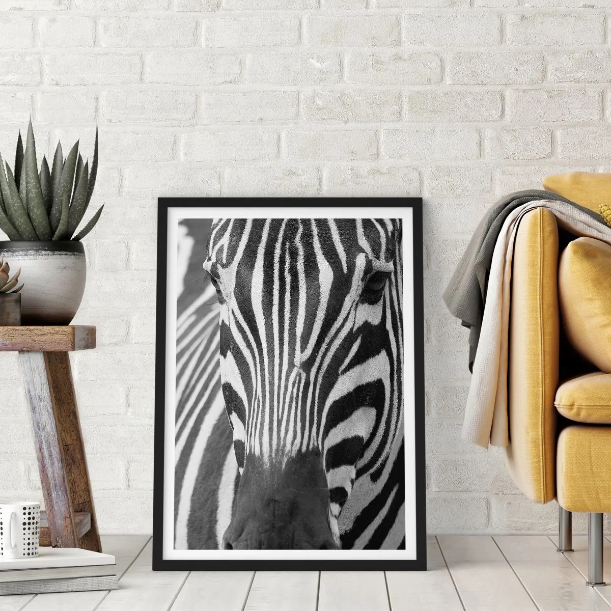 Poster in cornice nera - Ritratto di una zebra in una composizione in bianco e nero - 50x70cm - Il mondo è in bianco e nero - Decorazione murale moderna per soggiorno e camera da letto ARTTOR