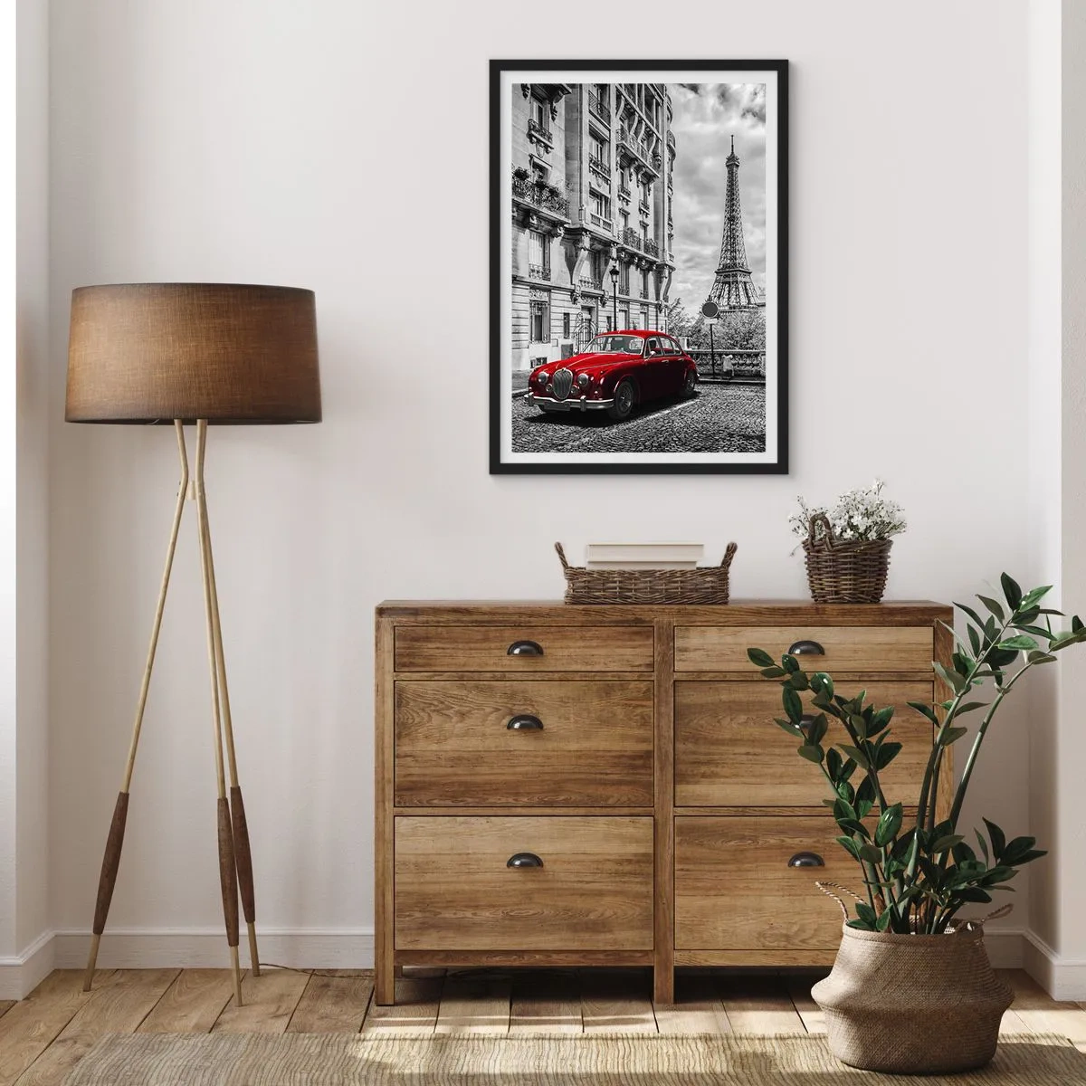 Poster in cornice nera - Un'auto rossa con la Torre Eiffel sullo sfondo - 50x70cm - Predatore in città - Decorazione murale moderna per soggiorno e camera da letto ARTTOR