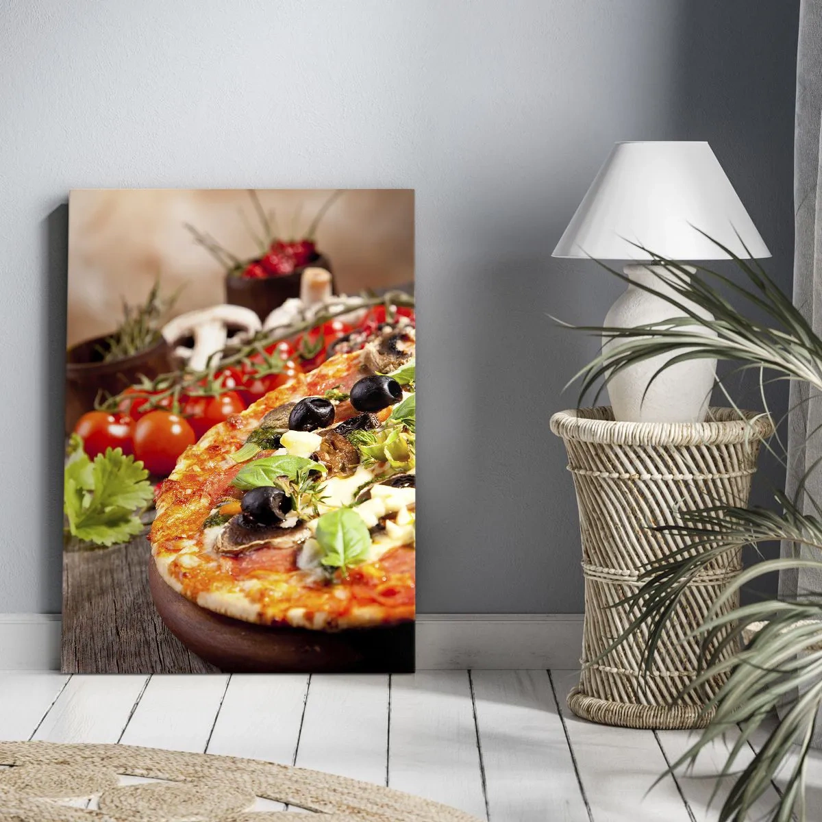 Quadro su tela - Stampe su Tela - Pizza con olive, basilico e ingredienti freschi su fondo in legno - 80x120cm - Con ingredienti tellurici - Decorazione murale moderna per soggiorno e camera da letto ARTTOR