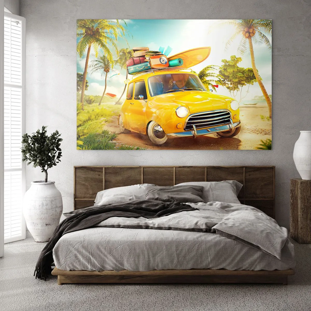 Quadro su vetro - Un'auto gialla con bagagli sul tetto su una spiaggia tropicale. - 100x70cm - Viaggio nel paese dei sorrisi - Decorazione murale moderna per soggiorno e camera da letto ARTTOR