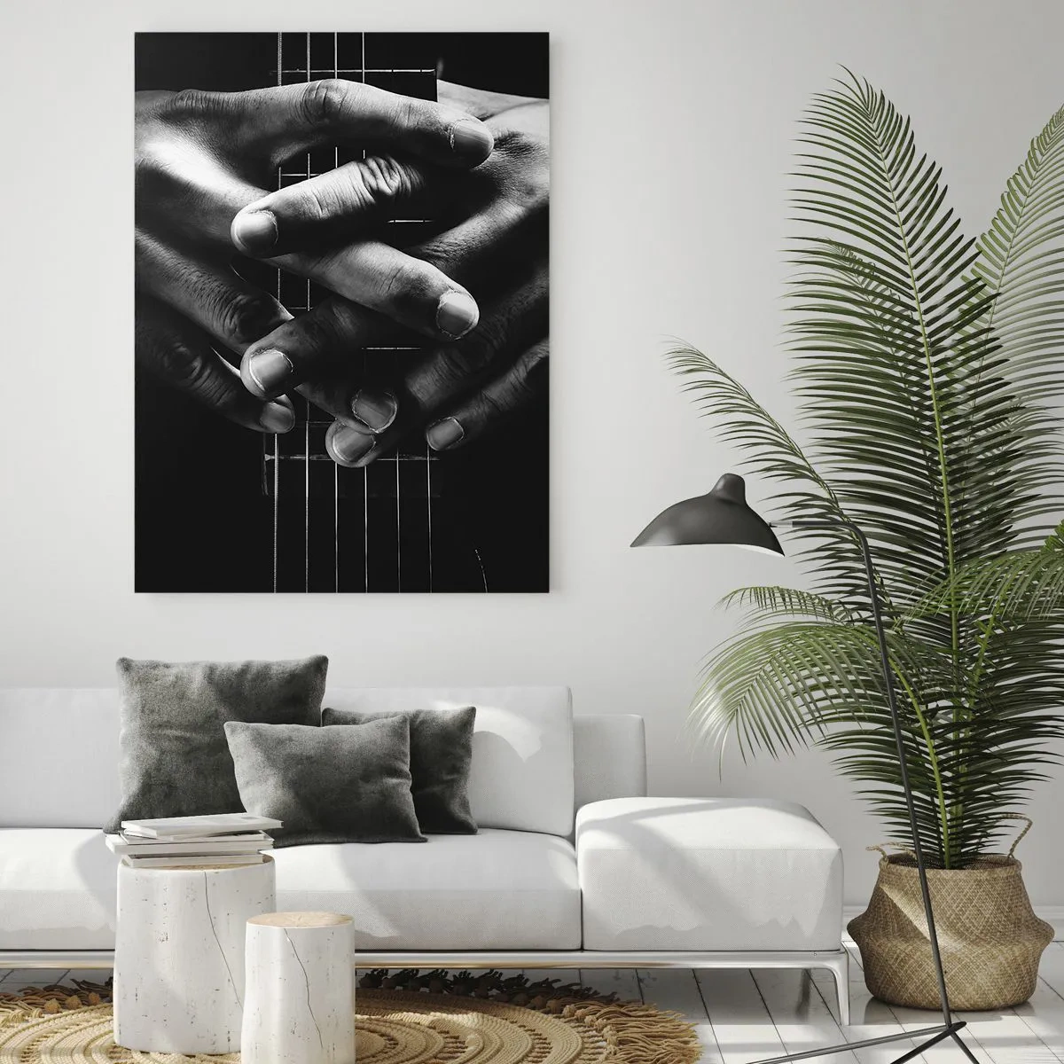Quadro su vetro - Mani giunte su una chitarra in un tono monocromatico - 80x120cm - La preghiera dell'artista - Decorazione murale moderna per soggiorno e camera da letto ARTTOR