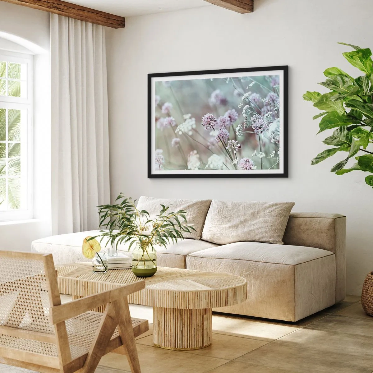 Poster in cornice nera - Fiori delicati in tonalità pastello - 70x50cm - Le dolci filigrane delle erbe - Decorazione murale moderna per soggiorno e camera da letto ARTTOR