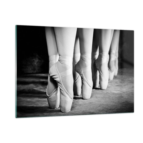 Quadro su vetro - Ballerine sulle punte in un ambiente in bianco e nero - 120x80cm - Insieme, con leggerezza - Decorazione murale moderna per soggiorno e camera da letto ARTTOR