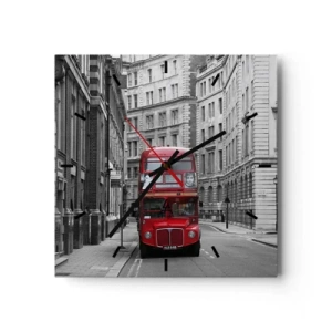 Orologio da parete - Orologio in Vetro - Un autobus rosso sullo sfondo di edifici cittadini bianchi e neri. - 30x30cm - Il quotidiano non deve essere grigio - Decorazione murale moderna per soggiorno e camera da letto ARTTOR