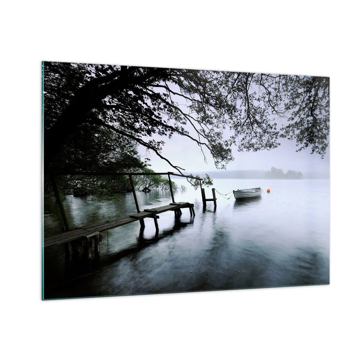 Quadro su vetro - Un molo di legno su un lago nebbioso con una barca sullo sfondo - 100x70cm - E già ti riposi - Decorazione murale moderna per soggiorno e camera da letto ARTTOR