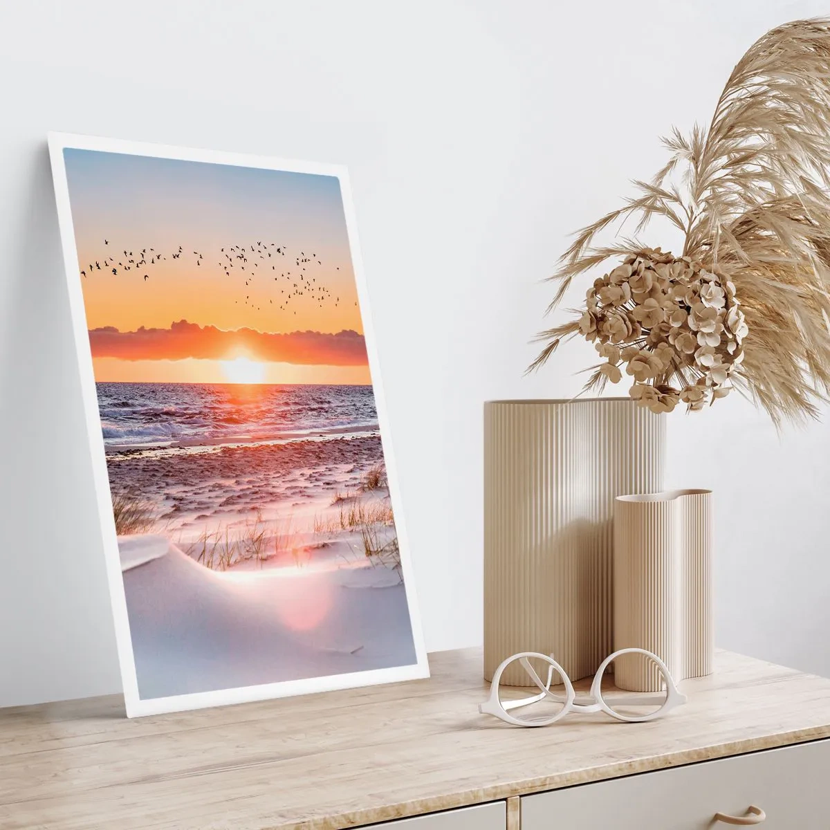 Poster - Tramonto sul mare con uccelli all'orizzonte e la spiaggia - 50x70cm - Paesaggio orizzontale - Decorazione murale moderna per soggiorno e camera da letto ARTTOR