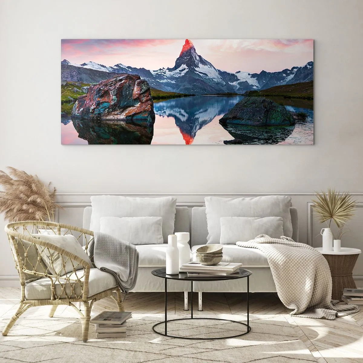 Quadro su vetro - Una cima di montagna riflessa in un lago al tramonto - 120x50cm - Il cuore dei monti è rovente - Decorazione murale moderna per soggiorno e camera da letto ARTTOR