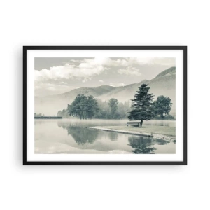 Poster in cornice nera - Un pittoresco lago con una panchina e la nebbia sullo sfondo - 70x50cm - Il lago dorme ancora - Decorazione murale moderna per soggiorno e camera da letto ARTTOR