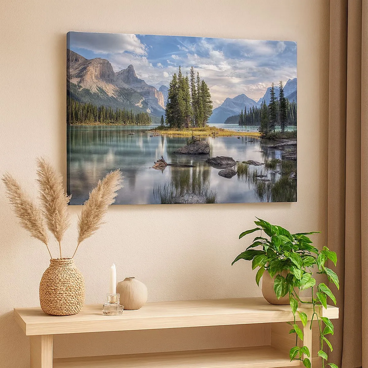 Quadro su tela - Stampe su Tela - Un paesaggio montano con un'isola circondata da un lago calmo - 70x50cm - Sulle acque grandi e limpide...  - Decorazione murale moderna per soggiorno e camera da letto ARTTOR