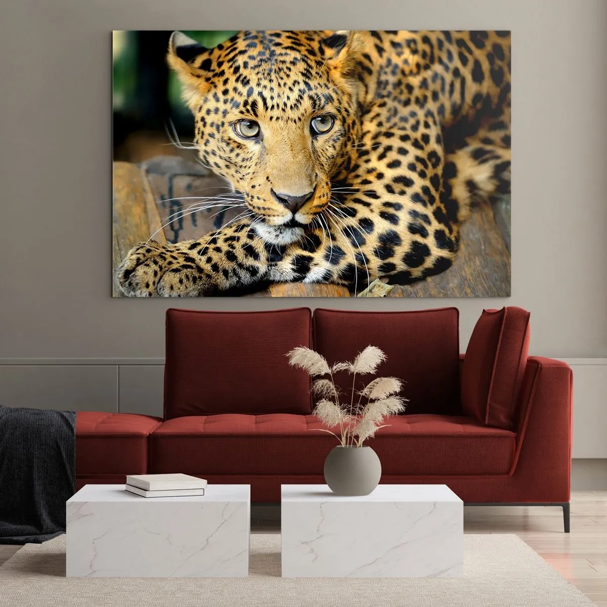 Quadro su vetro - Leopardo appoggiato su una superficie di legno - 70x50cm - Non temere, avvicinati - Decorazione murale moderna per soggiorno e camera da letto ARTTOR