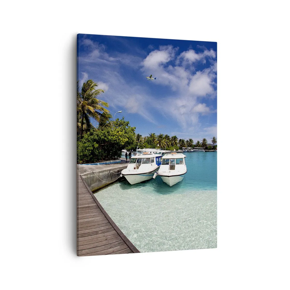 Quadro su tela - Stampe su Tela - Un molo su un mare turchese con barche e palme - 50x70cm - Il paradiso esiste davvero - Decorazione murale moderna per soggiorno e camera da letto ARTTOR
