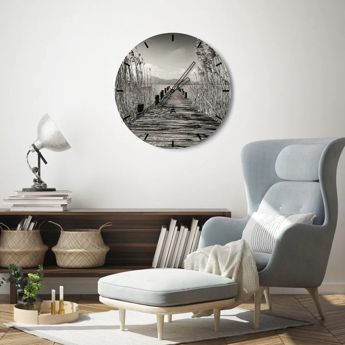 Orologio da parete - Orologio in Vetro - Un ponte di legno tra l'erba che conduce al lago - 30x30cm - Nel silenzio dell'erba - Decorazione murale moderna per soggiorno, cucina e camera da letto ARTTOR