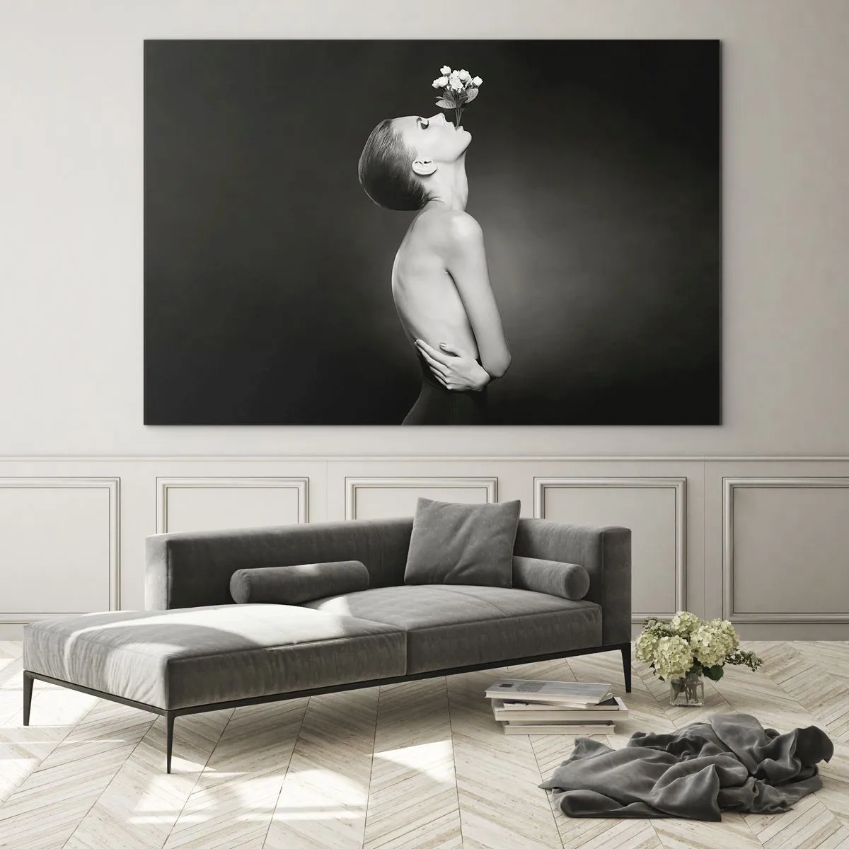 Quadro su vetro - Una donna con un fiore in bocca in un ritratto in bianco e nero - 70x50cm - Eleganza eccentrica - Decorazione murale moderna per soggiorno e camera da letto ARTTOR