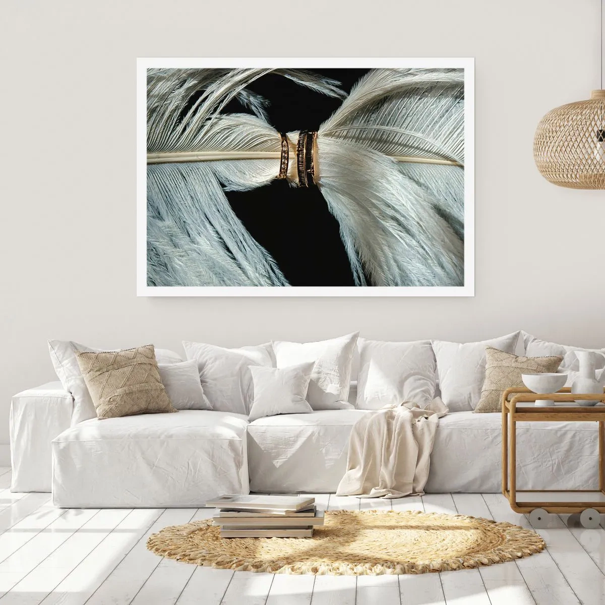 Poster - Una piuma bianca con due anelli d'oro su uno sfondo nero - 100x70cm - ...e non ti lascerò... - Decorazione murale moderna per soggiorno e camera da letto ARTTOR