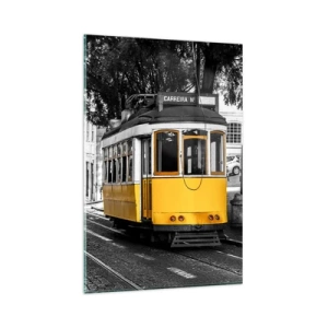 Quadro su vetro - Un tram giallo sullo sfondo di una strada bianca e nera - 80x120cm - Con il fado in sottofondo - Decorazione murale moderna per soggiorno e camera da letto ARTTOR