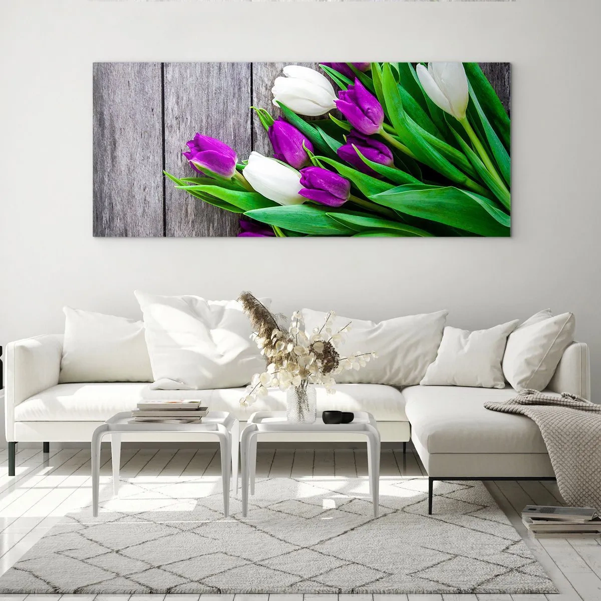 Quadro su vetro - Un bouquet di tulipani viola e bianchi su uno sfondo di legno - 160x50cm - Nella festa della primavera - Decorazione murale moderna per soggiorno e camera da letto ARTTOR