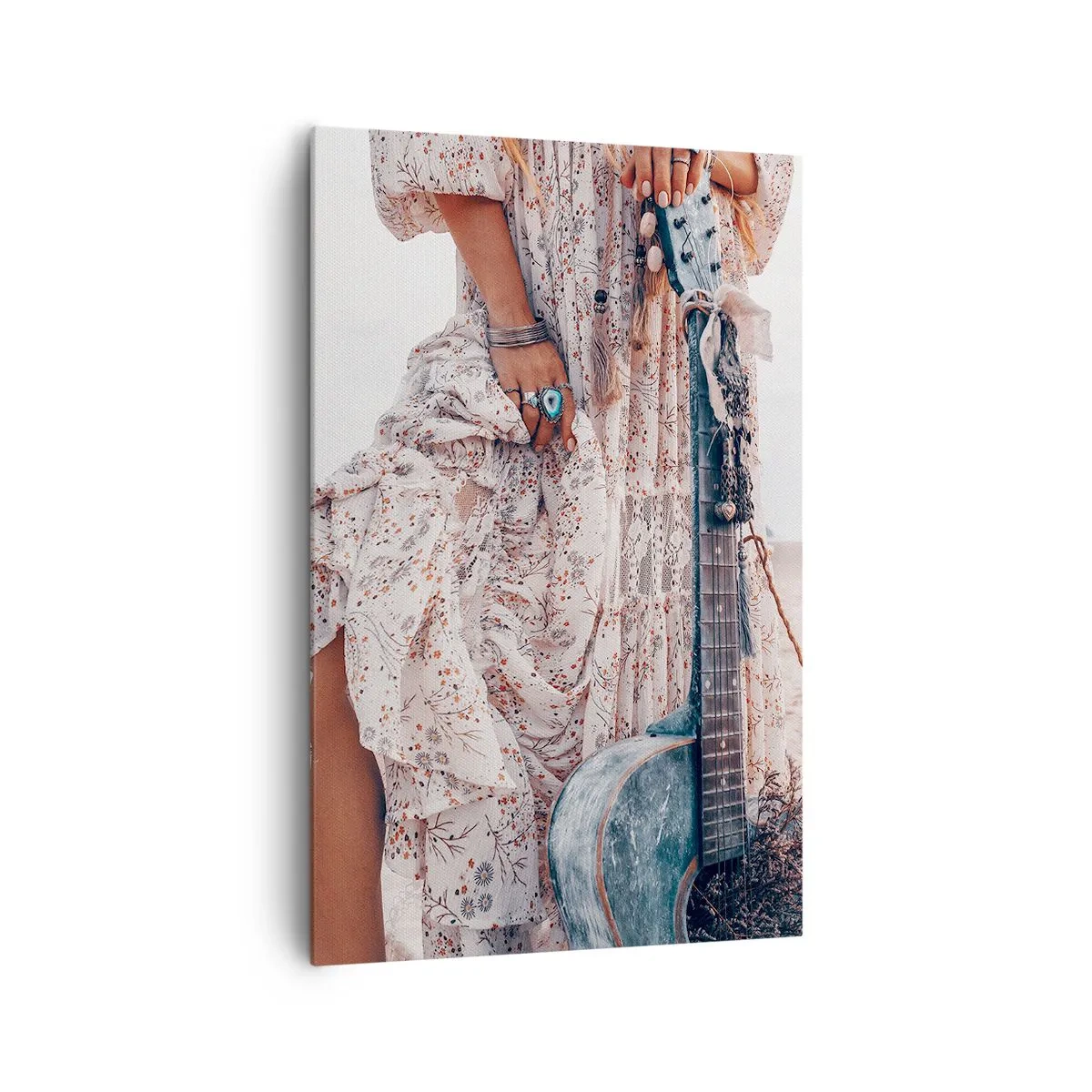 Quadro su tela - Stampe su Tela - Donna in stile boho con chitarra sulla spiaggia - 80x120cm - Figli dei fiori in cammino - Decorazione murale moderna per soggiorno e camera da letto ARTTOR